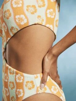 Roxy Wavy Babe One-Piece Swimsuit -Roxy Shop erjx103540 roxym gbg6 bck2