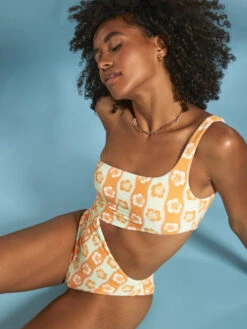 Roxy Wavy Babe One-Piece Swimsuit -Roxy Shop erjx103540 roxym gbg6 frt2